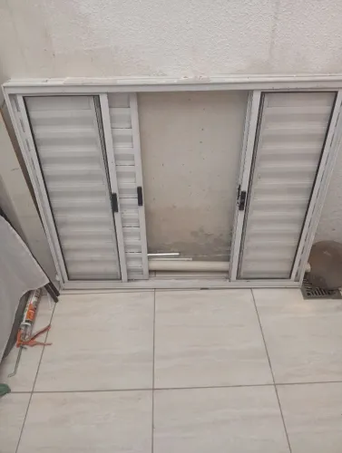 Vendo janela de alumínio 