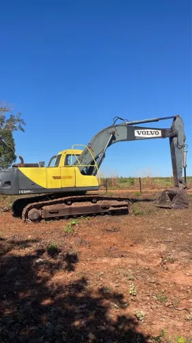 Retro escavadeira 240 volvo 