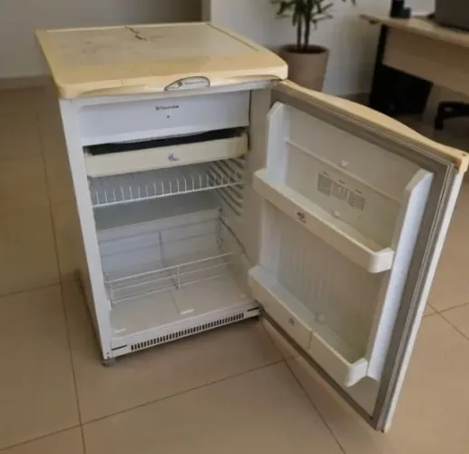 Frigobar Eletrolux 130 litros