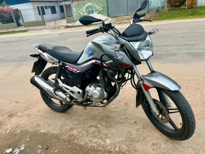 Vendo Está moto no precinho 