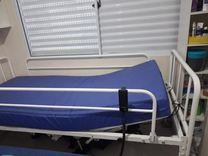 Cama hospitalar motorizada seminova