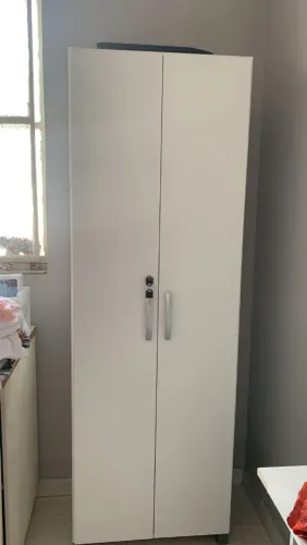 Armário multiuso com chave 