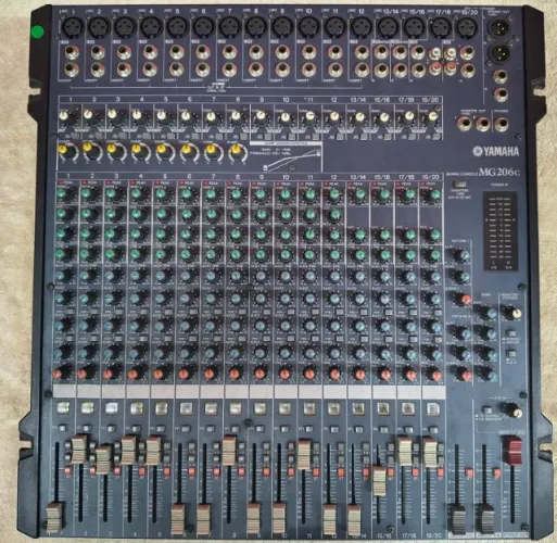 Mesa de som profissional Yamaha