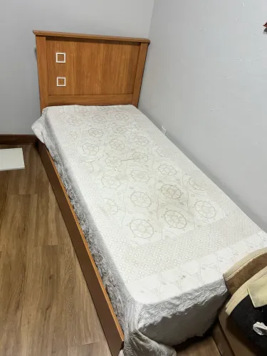 Cama solteiro com auxiliar
