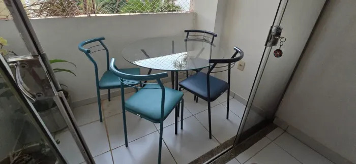 Mesa seminova e elegante