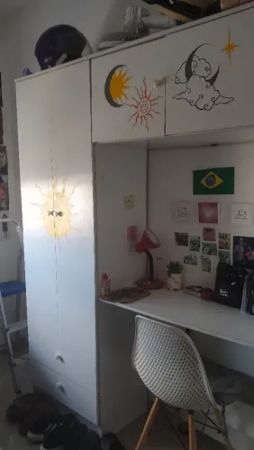 Armário de roupas infantil