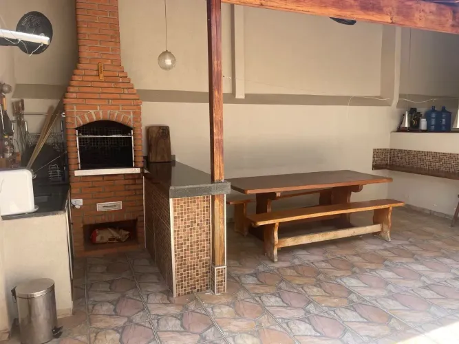 Casa para venda possui 170 metros quadrados com 4 quartos