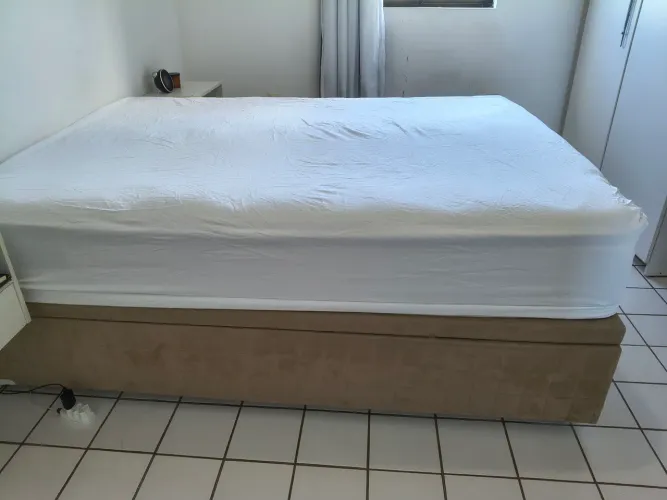 Baú de cama Queen em suede e courino