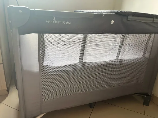 Berço Cercado Premium Baby com Trocador - Excelente Estado
