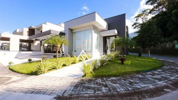 Linda casa disponível para locação no Condomínio Costa Nova
