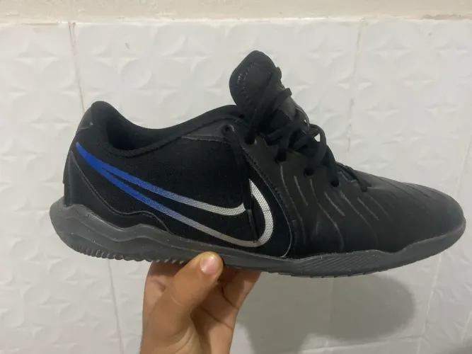 Chuteira de futsal Nike tiempo