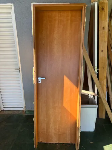 Vendo Porta 70cm com Portal Madeira