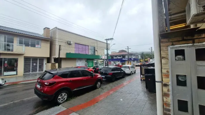 Apartamento para Locação em Garopaba no Centro 3 Dormitórios a 650m da Praia