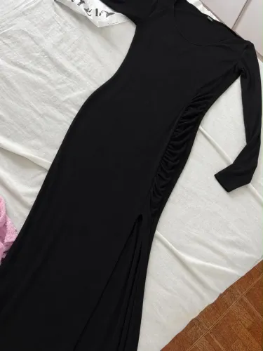Vestido longo com fenda