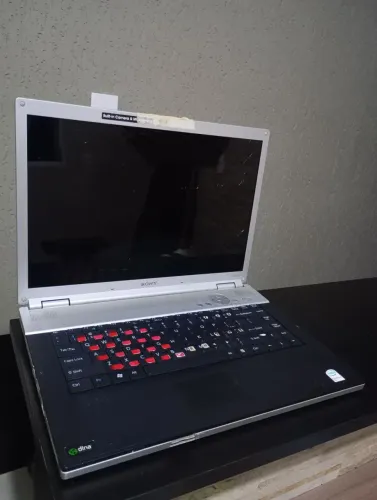 Notebook Sony VAIO VGN-FZ140E - NÃO LIGA - PARA CONCERTO OU PEÇAS - LEIA O ANÚNCIO