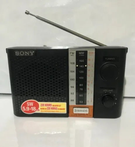 Rádio portátil Sony mod. Icf-f12s, 3 bandas(FM,MW,SW)Antigo e SEMI NOVO!