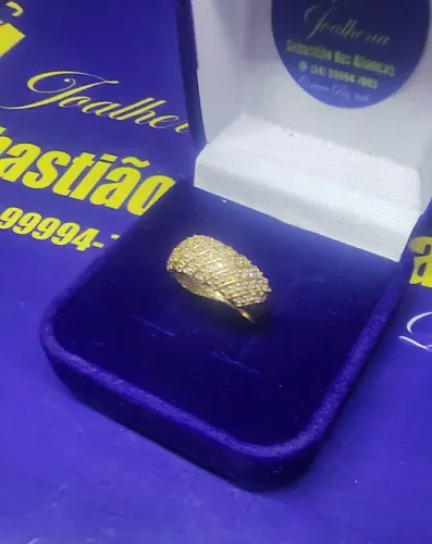Anel Pavê Diamantes Ouro 18 Kilates Peso 3.21 Gramas 15 mm Acompanha Estojo e Certificado