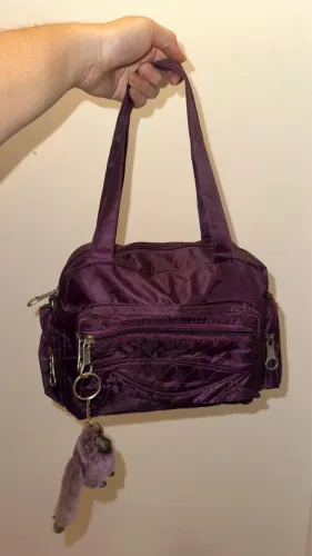 Bolsa feminina roxa acolchoada