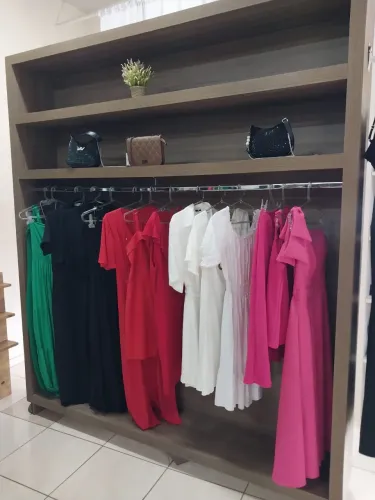 Closet Expositor Arara Armário para Loja ou Casa