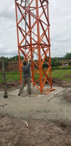 Torre Autoportante 30 metros quadrada galvanizada fogo escada trava quedas  para raios