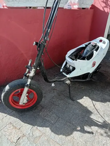 Patinete Yamaha 50cc 2 tempos.