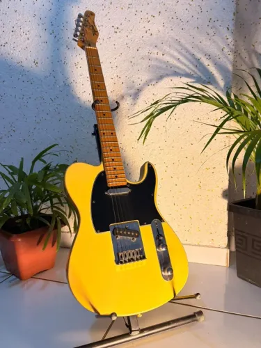 Guitarra telecaster seminova de igreja, apenas 1 dono