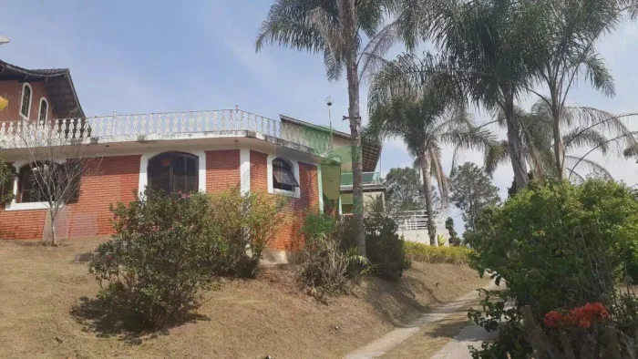 Chácara para venda tem 270 m² com 3 quartos-Condomínio Lagoinha-JACAREI-SP