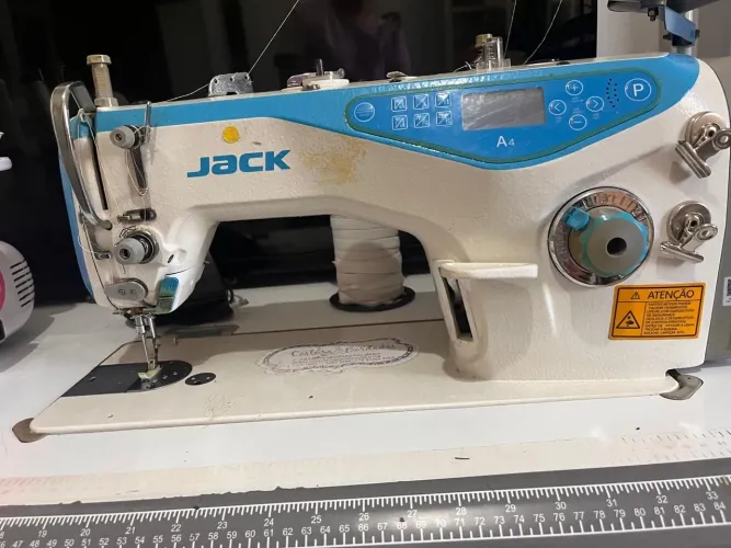 Máquina de Costura Reta Jack A4 motor De Passo Ponto Condensado, Cor Azul