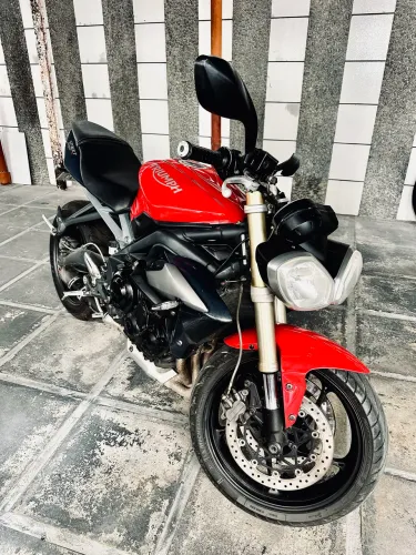Triumph street triple 675. R$30.500
