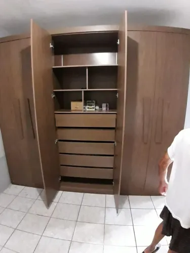Guarda-Roupa Gigante 6 Portas e 5 Gavetas (Excelente Estado) - R$1050,00