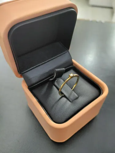 Anel Solitário Vivara Classic em Ouro Amarelo 18k com Diamante 0,05 ct