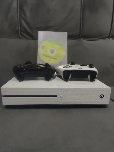 Xbox one S com 1Tb e 2 controles.