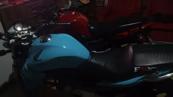 Vende-se um moto CB 300