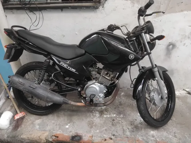 Vendo essa lida moto de procedência no precinho venha conferir