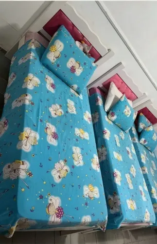 Cama solteiro em madeira com colchão. Tenho 3 pra vender esse valor é unitário. 