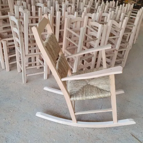 Cadeira de balanço em palha natural