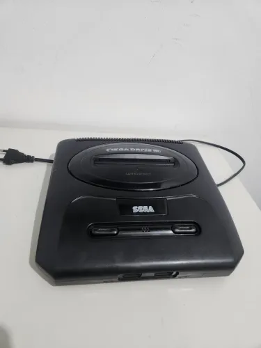 Mega drive 3 com detalhes.