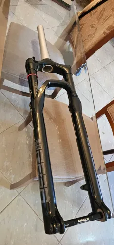 Suspensão rockshox Reba 120mm aro 29 boost trava remota