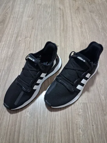 Tênis Adidas