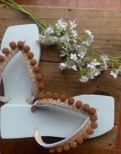 Chinelo Feminino Decorado com Perolas Confortavel Elegante Tamanho 37