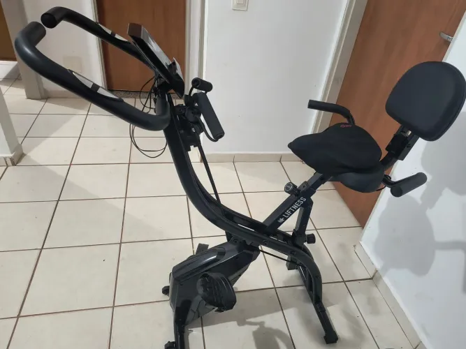 Bicicleta Ergométrica Dobrável Liftness Suporta 130kg