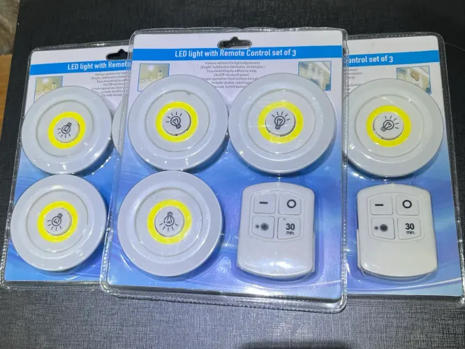 Kit com 9 Luminárias LED Sem Fio + 3 Controles Remotos 
