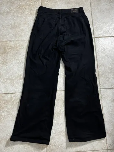 calça preta jeans wide leg