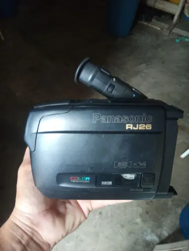 Filmadora Panasonic NV-RJ26.