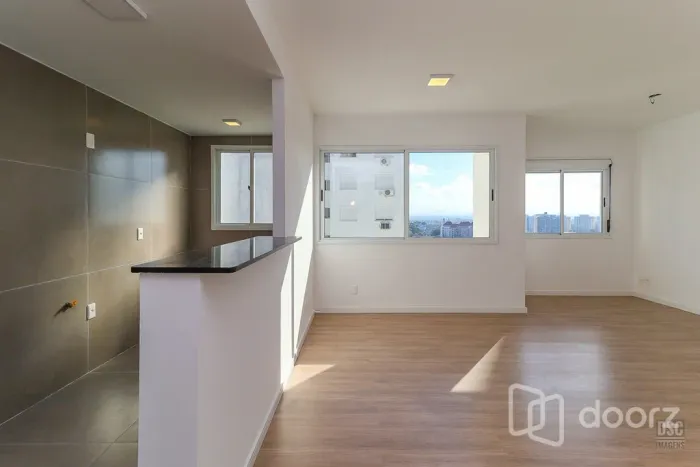 Imóvel na Dom Cláudio José Gonçalves Ponce de Leon com 2 dormitórios e 66m²