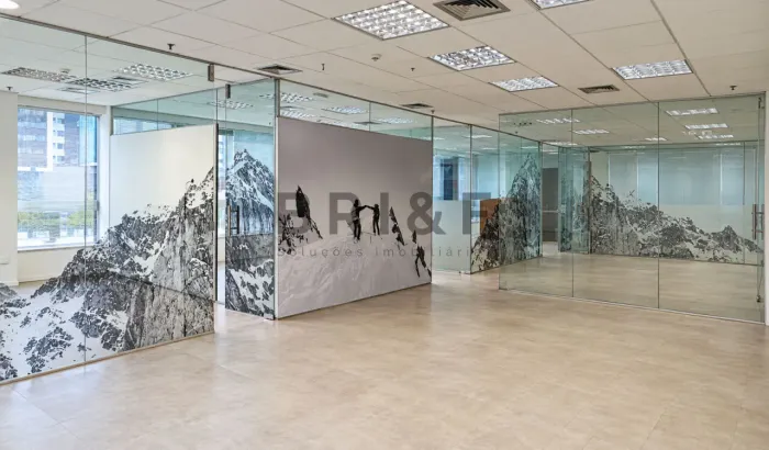 CONJUNTO COMERCIAL PARA ALUGAR COM 459M², 6 SALAS E 2 VAGAS NO ITAIM BIBI