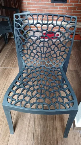 Vendo conjunto de 6 cadeiras polipropileno em perfeito estado 