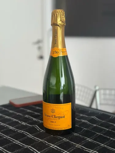 Champagne Veuve Clicquot Brut 750ML