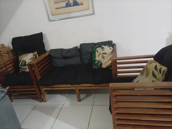 Jogo de sofá madeira com mesa em madeira