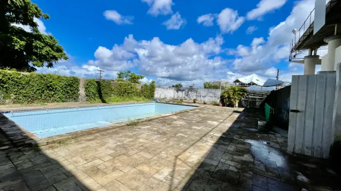 VENDO EXCELENTE TERRENO / LOTE COM 1.350m² - Localizado em BARRO DURO - Maceió, Al